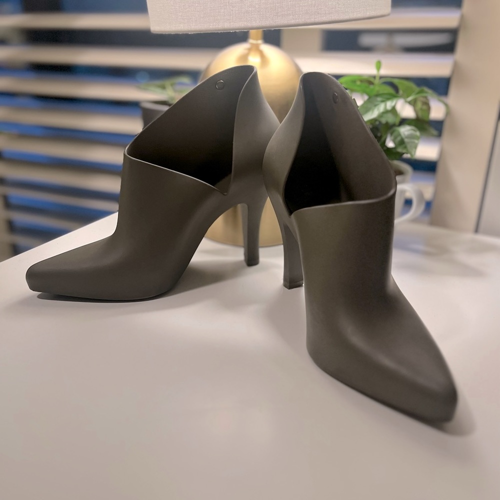 Melissa boots size 9